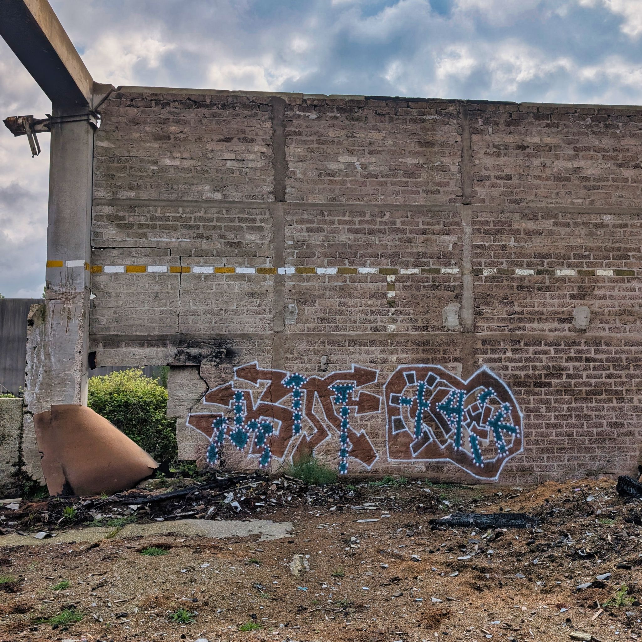 PXL 20250427 093719968