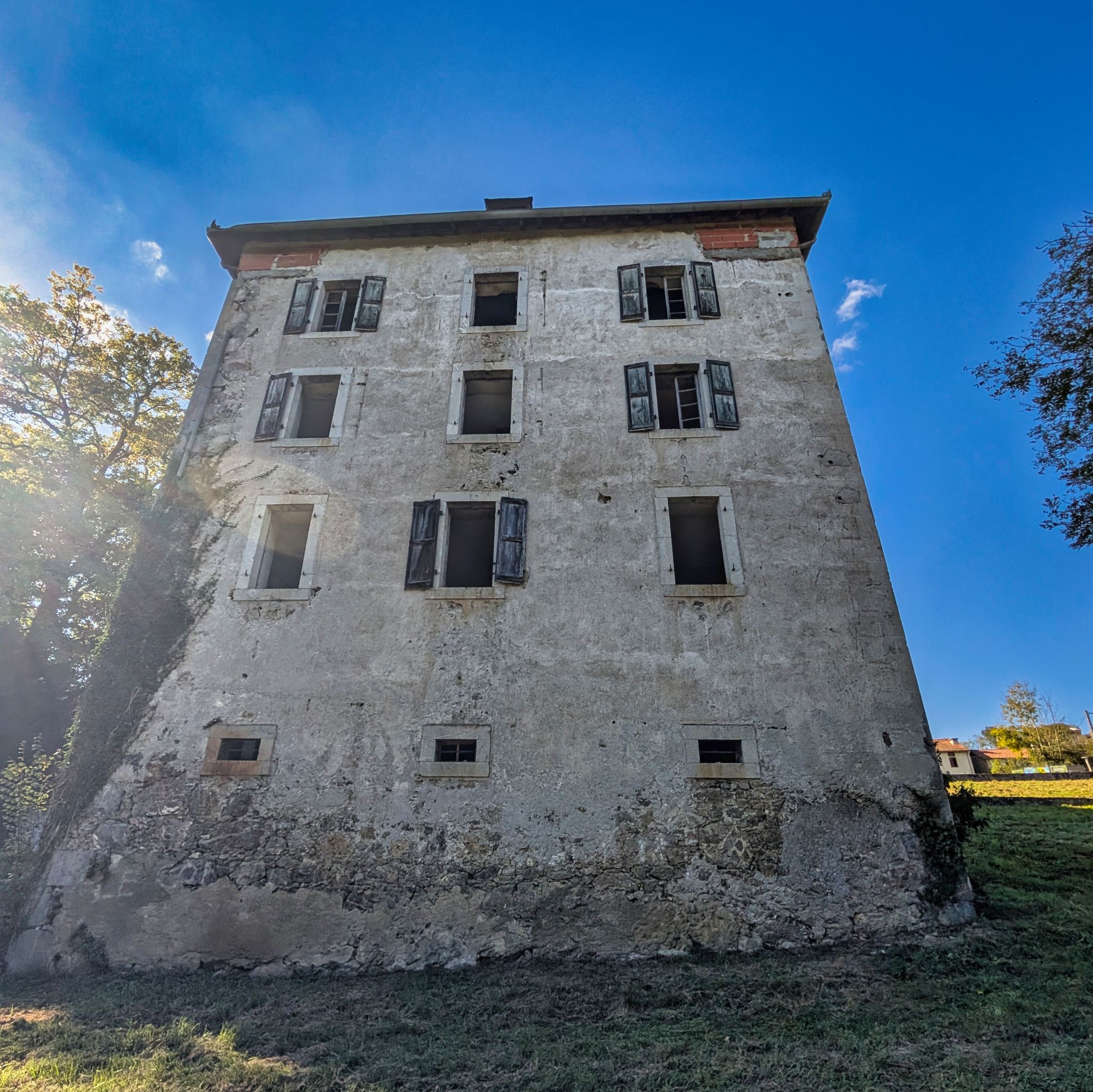 PXL 20251012 140457399